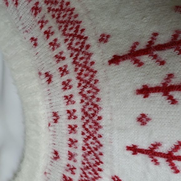 Vintage Cupcakes Cozy Red and White Winter, Holiday Sweater Women's Size S. - Picture 10 of 14